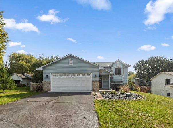 9337 Jeffery Court S, Cottage Grove, MN 55016