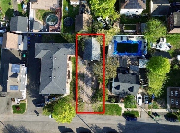 16 E 15Th St, Linden City, NJ 07036-3319