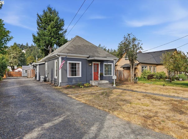 620 S WATER St, Silverton, OR 97381
