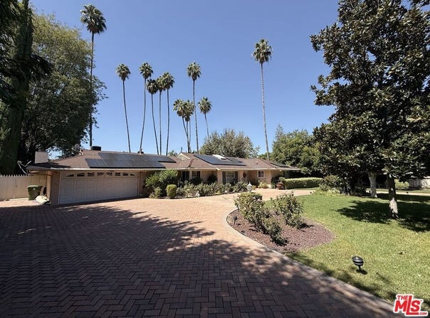 5429 Corbin Ave, Los Angeles, CA 91356