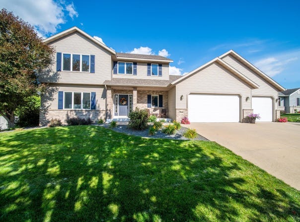 706 9th Ave NW, Byron, MN 55920
