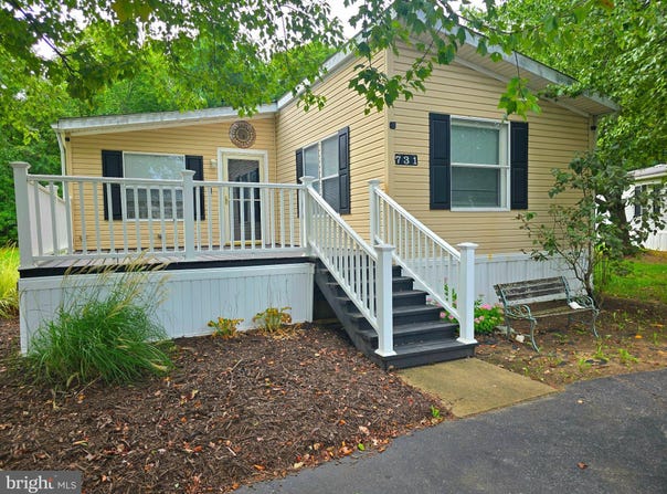 731 N HUCKLEBERRY Avenue, BEAR, DE 19701