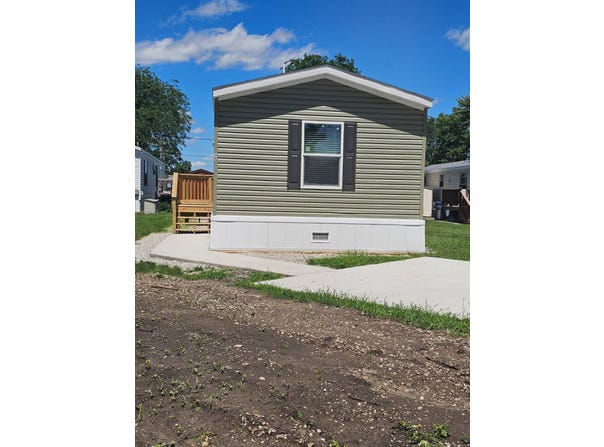 74 Slavik Ave, Pontiac, IL 61764