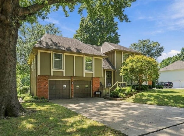 2201 W 120th Street, Leawood, KS 66209