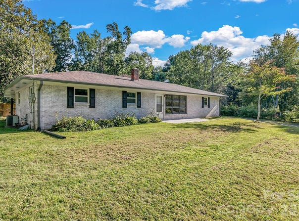 25 Hickory Tree Road, Asheville, NC 28805
