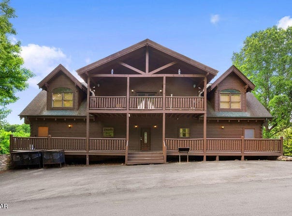 326 Alpine Mountain Way, Pigeon Forge, TN 37863