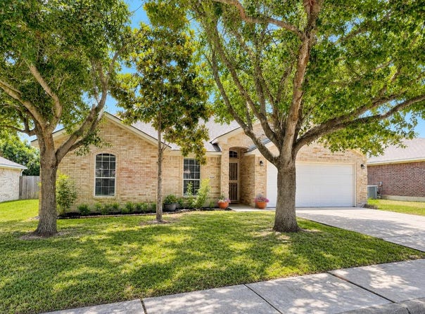 1604 Prickly Pear St, Lockhart, TX 78644