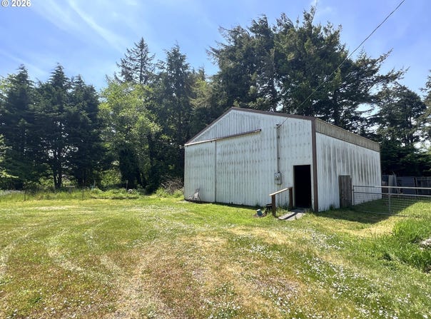 90884 HOLLYWOOD Ln, CoosBay, OR 97420