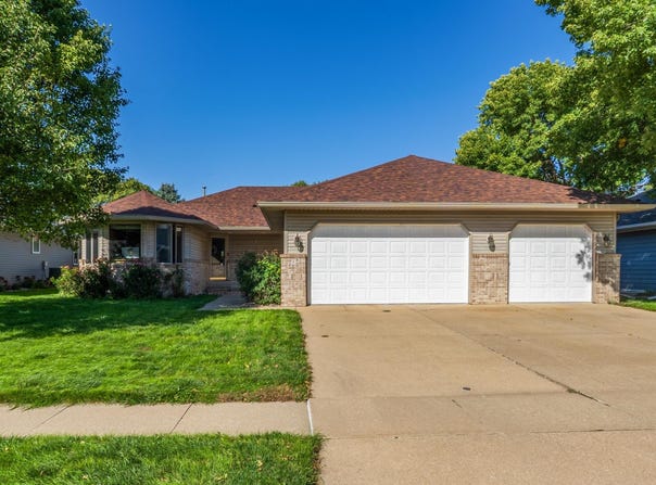 213 Frontier St, Sergeant Bluff, IA 51054