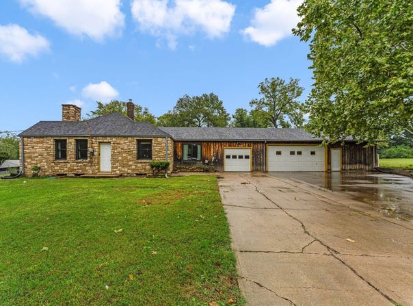 211 SE 27th ST, Topeka, KS 66605