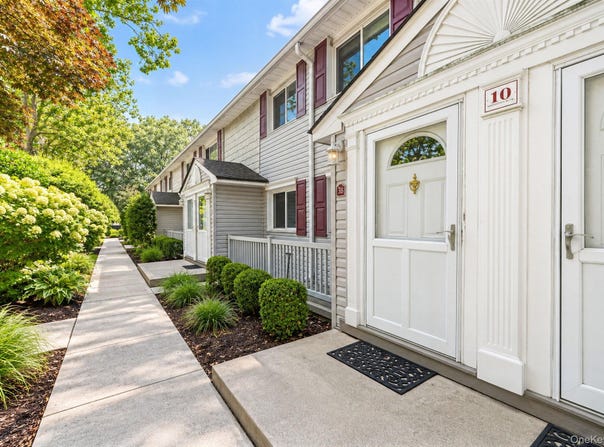 10 Smithtown Boulevard, Smithtown, NY 11787