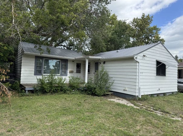 115 10th St E, Bottineau, ND 58318