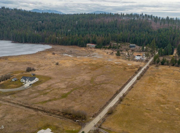 S Beaver Lake Rd, Athol, ID 83801