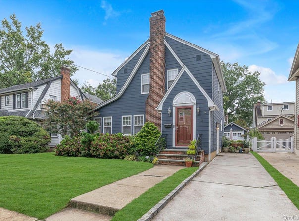 91 Geranium Avenue, Floral Park, NY 11001