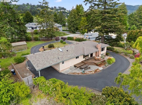 905 BARBRA Ln, Brookings, OR 97415