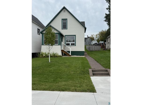 516 5th Ave, Two Harbors, MN 55616
