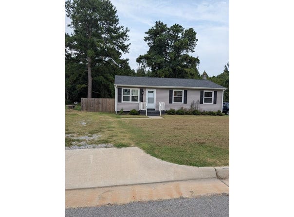 106 Viewbank St, Blackstone, VA 23824