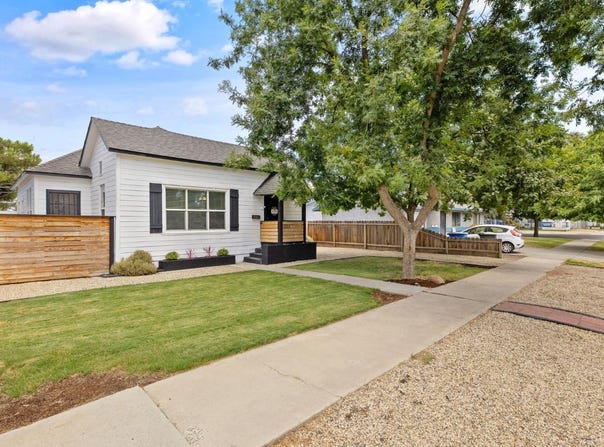 224 E 10th Street, Hanford, CA 93230