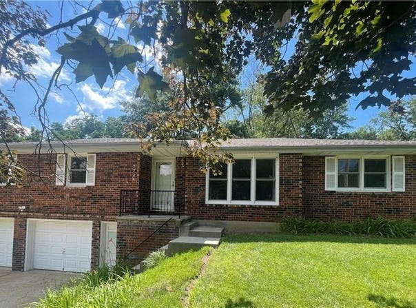 7724 NW Eastside Drive, Weatherby Lake, MO 64152