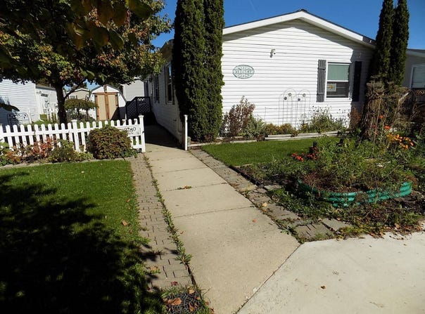 39230 Carlisle, New Boston, MI 48164