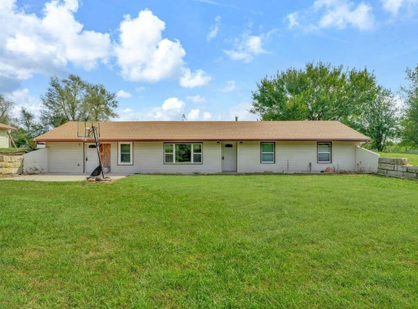 14066 S RD, Mayetta, KS 66509