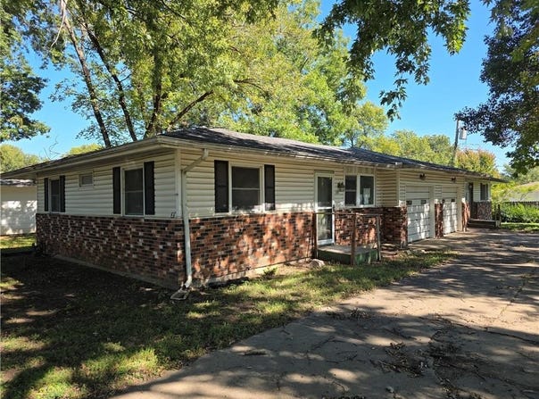 108 S Hayes Street, Garnett, KS 66032