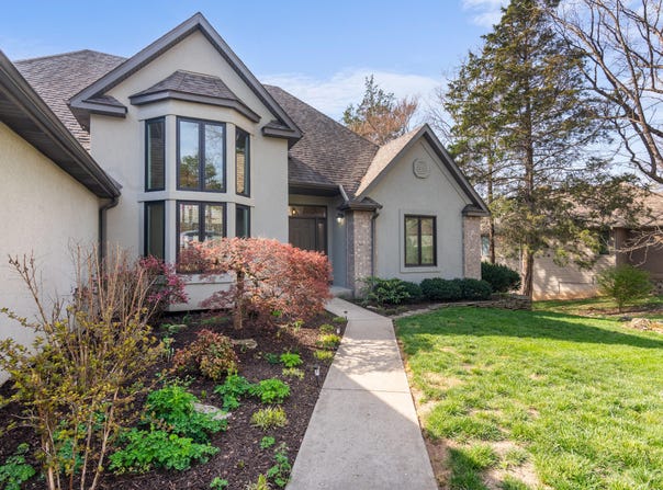 917 Silver Bluff Circle, Branson West, MO 65737