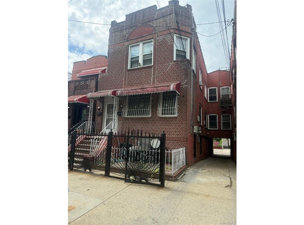 818 E 227th Street, Bronx, NY 10466