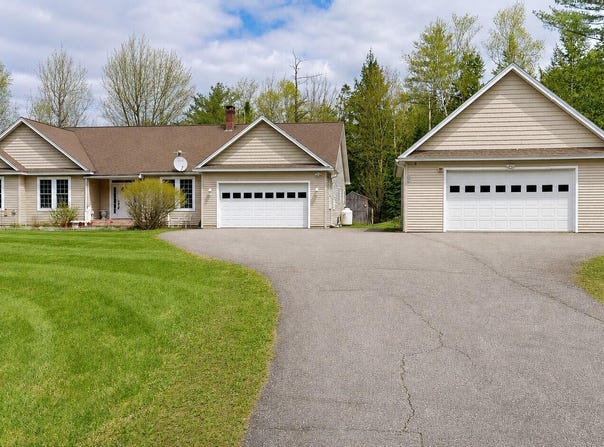 30 Merritt Drive, Orono, ME 04473