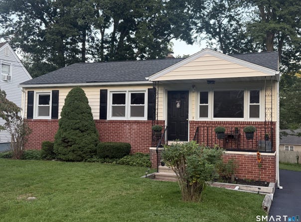 17 Honor Road, West Haven, CT 06516