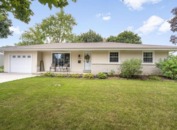 5234 Roberts Dr, Greendale, WI 53129