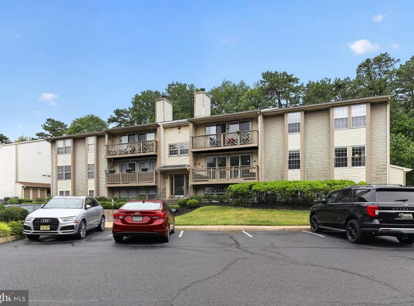 42 CRANBERRY CT, EVESHAM, NJ 08053