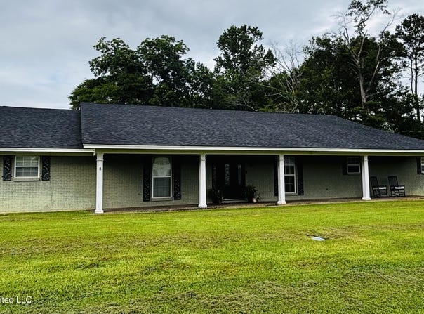215 Alma Avenue, Walnut Grove, MS 39189