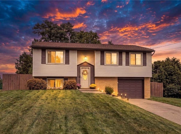 206 Win Ridge Dr, Moon/Crescent Twp, PA 15108