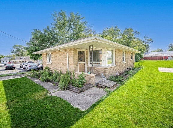 6678 S State Route 1, St. Anne, IL 60964