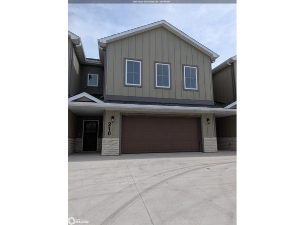 210 Stonebrook Ct., Clear Lake, IA 50428