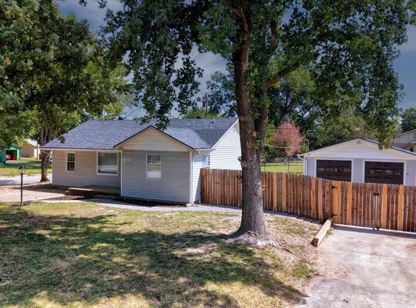 1126 N 9th St., Arkansas City, KS 67005