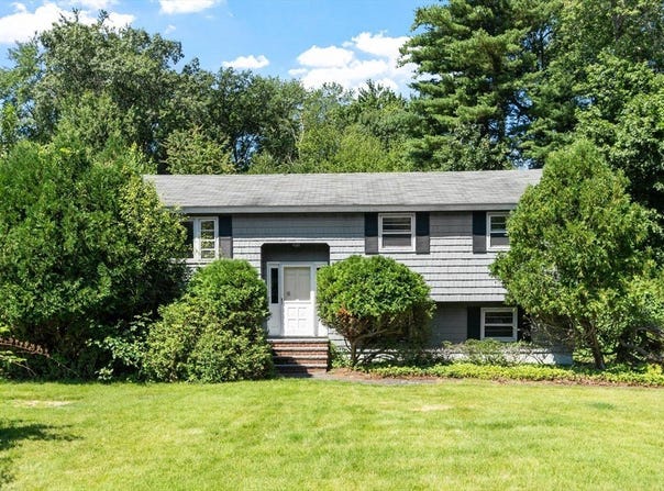 190 Deering Dr, Tewksbury, MA 01876