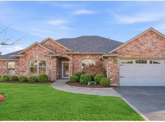 912 Stephanie Lane, Altus, OK 73521