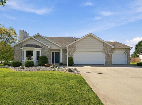9424 Greyhawk Drive, Fort Wayne, IN 46835