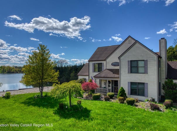 66 Castle Point, Athens, NY 12015