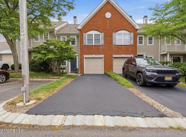 28 Dutch Court, Holmdel, NJ 07733