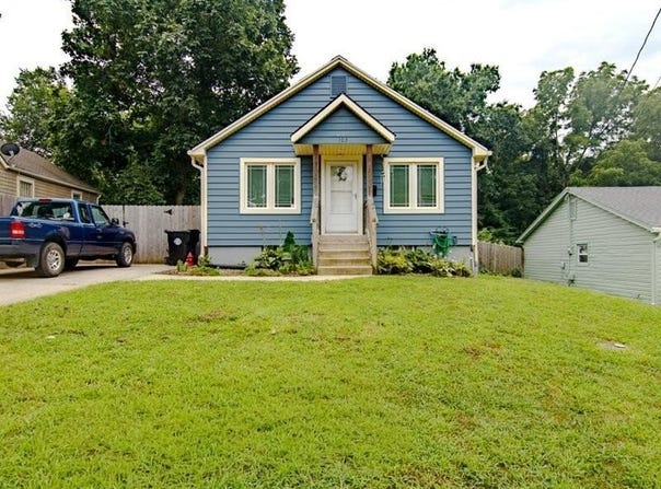 103 E Myrtle Street E, Pleasant Hill, MO 64080