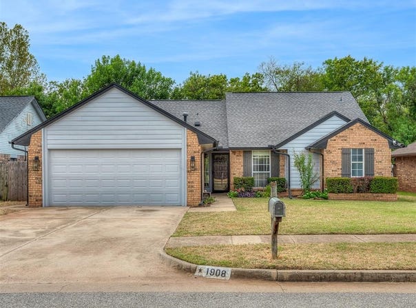 1908 Edgewater Lane, Edmond, OK 73013