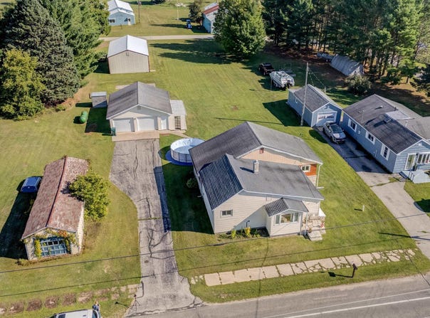 1104 S Co Rd 442, Cooks, MI 49817