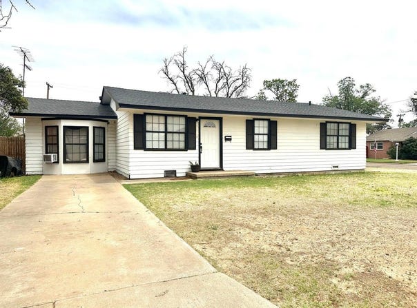 300 Amarillo Street, Plainview, TX 79072
