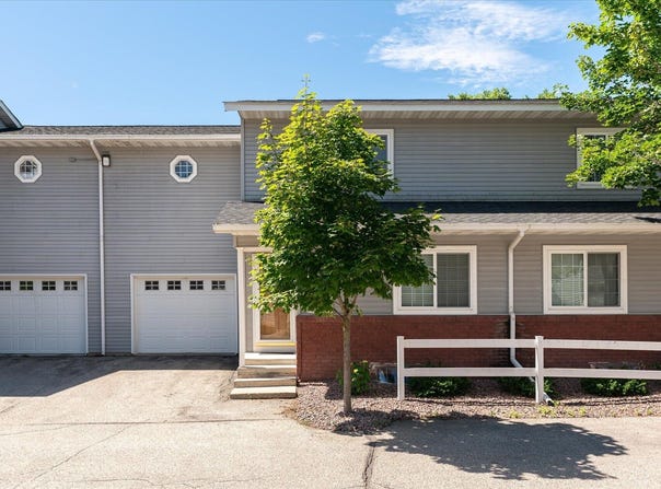 808 Cedar Dr, La Crescent, MN 55947