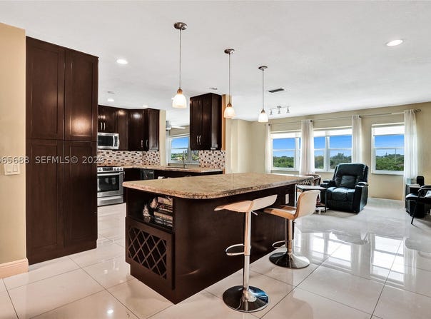 215 SE 3rd Ave, Hallandale Beach, FL 33009