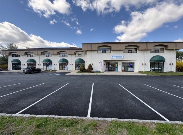 14 Commerce St, Raritan Twp., NJ 08822-1774