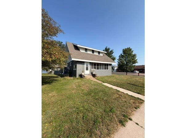 121 N River St, Spooner, WI 54801
